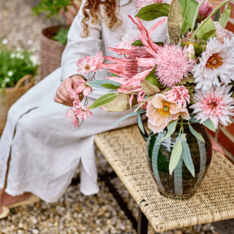 Blomsterbukett Dust – rosa kunstige blomster