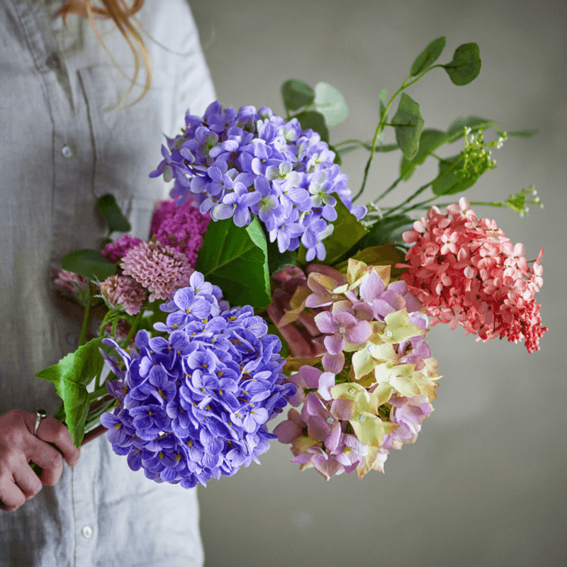 Blomsterbukett Edge – lilla kunstige blomster