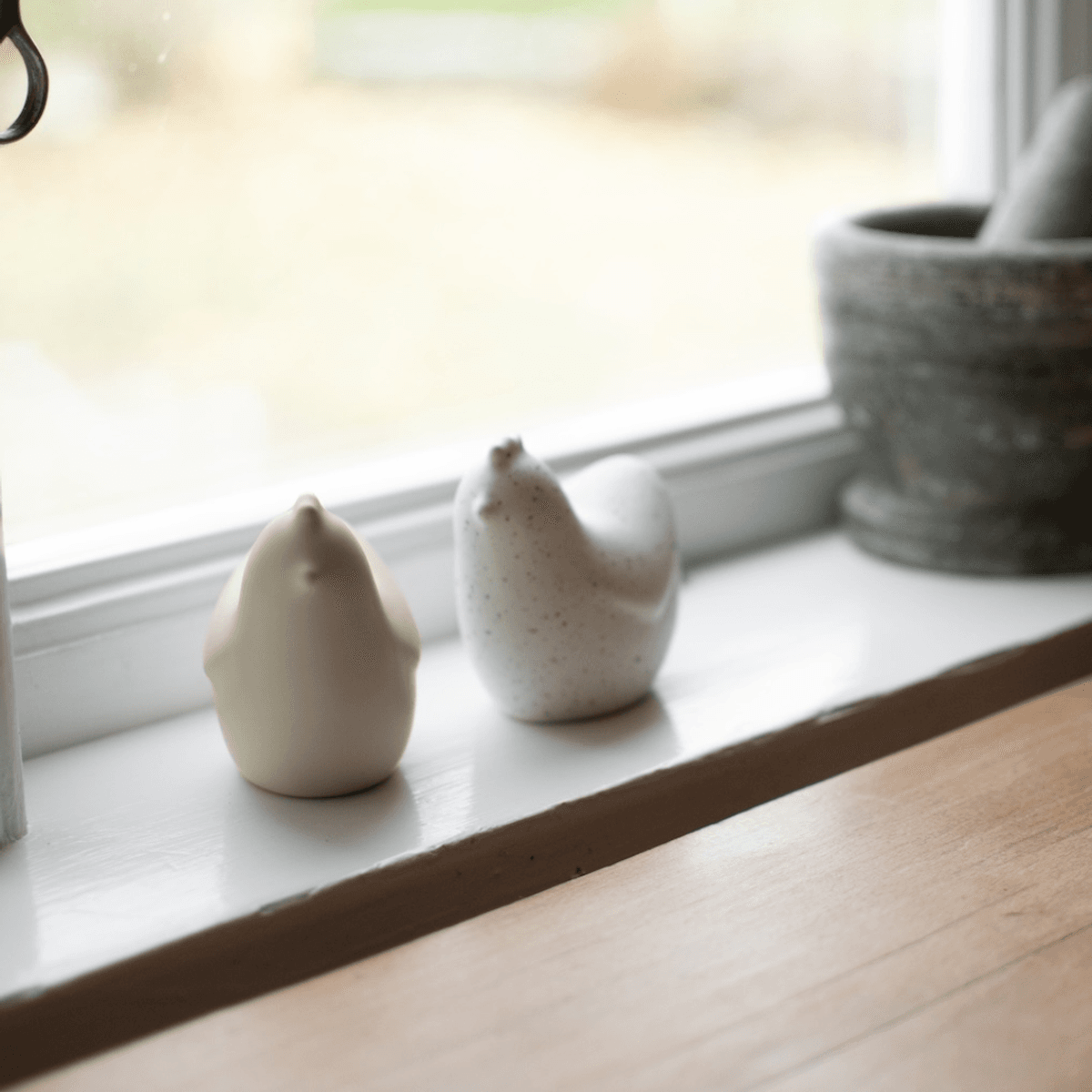 Mini Hen - white dot