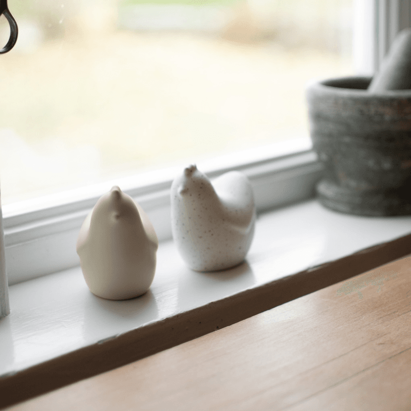 Mini Hen - white dot