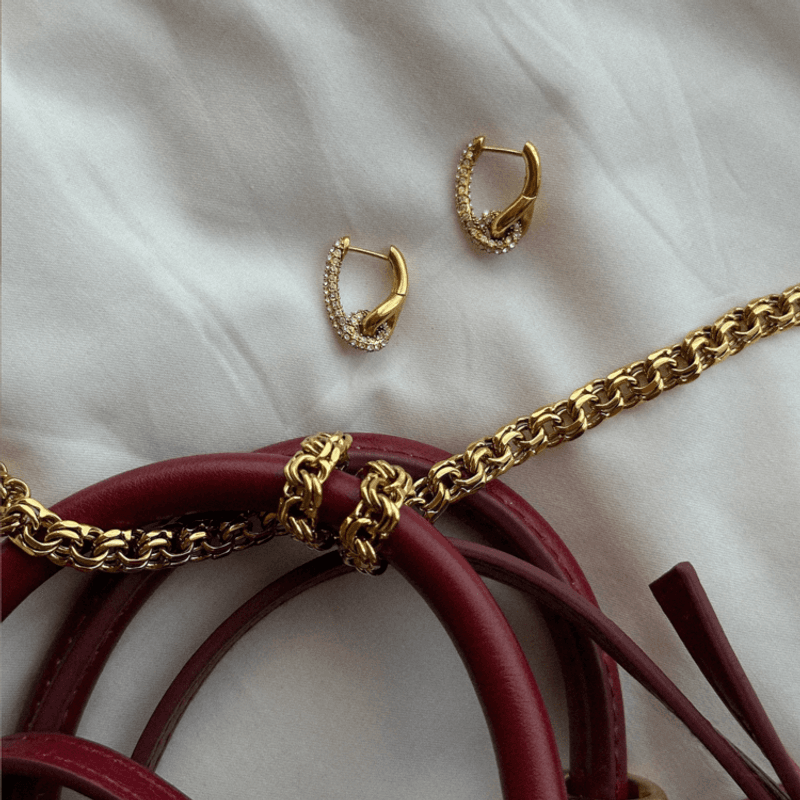 Pavé Knot Earrings Gold 
